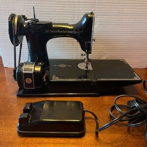Antique Singer Featherweight Black Sewing Machine With Foot Pedal
